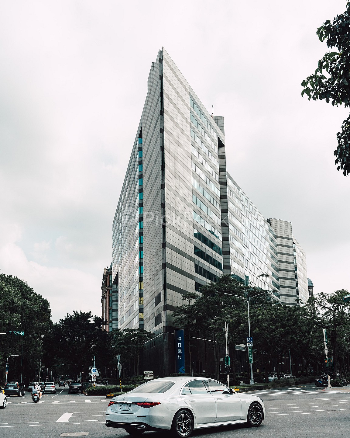 Building Image