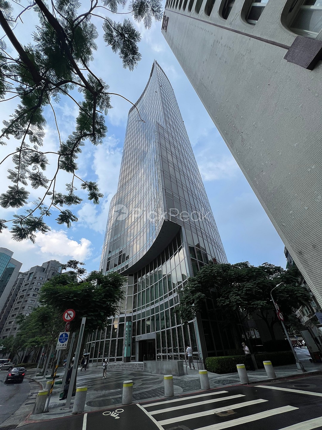 台新金控大樓